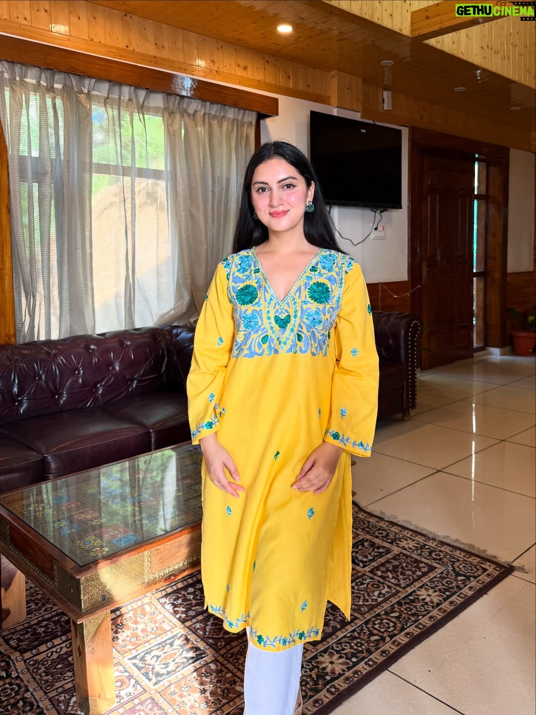 sheenam rajta - 1.1K Likes - Just here to brighten up your feed 💛
.
.
.
.
.
.

.
#houseofkari#indianoutfit#yellowsuit#cottonsuit#threadworkembroidery