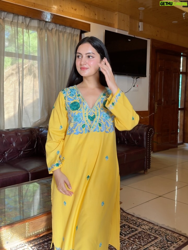 sheenam rajta - 1.1K Likes - Just here to brighten up your feed 💛
.
.
.
.
.
.

.
#houseofkari#indianoutfit#yellowsuit#cottonsuit#threadworkembroidery