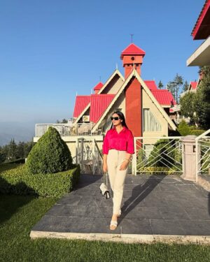 sheenam rajta Instagram - Countryside feels 🌸
.
.
.
.
.
#nature#serene#countryside#bluesky#mashobra