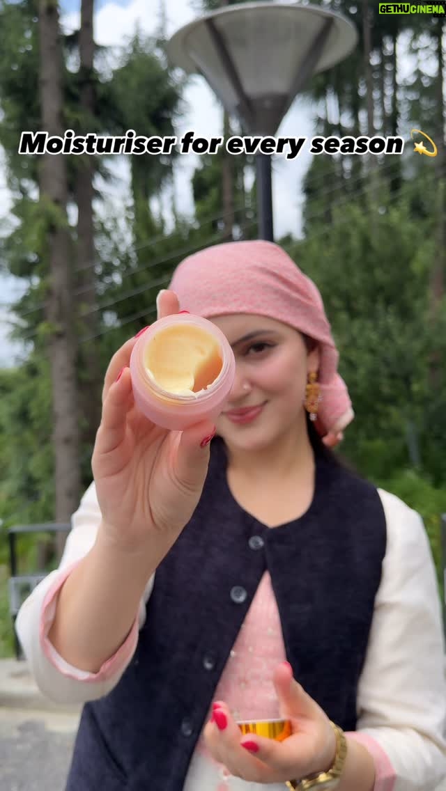 sheenam rajta - 2.7K Likes - Smooth like butter 🧈.
Moisturiser for every season, light weight and non- greasy formula.

@pnkbeauty.in
#PnkBeauty#GlowwithNature#BornBeautifulStayBeautiful

#PNKBeautykumkumadibouncemoisturiser#kumkumadibouncemoisturiser
#PNKBeautymoisturiser
#PNKBeautySkincare
#PNKBeautyGlow
#PNKBeautyCare
#PNKBeautyRoutine
#PNKBeautyskin
#PNKBeautyIndia
#PNKBeautyLove
#PNKBeautyRadiance
#PNKBeautyApproved
#PNKBeautyInEveryDrop
#PNKBeautyPick
#BareYourselfWithPNKBeauty
#GlowWithPNKBeauty