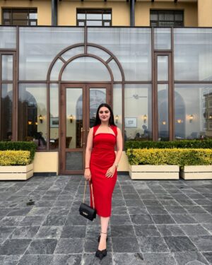 sheenam rajta Instagram - 🌶️💫
.
.
.
.
.
.
.
.
#birthday#birthdaycakes#reddress#oberoi#wildflowerhall#birthdaypartyfun