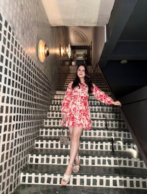 sheenam rajta Instagram - ✨✨
.
.
.
.
.
.

#ootdfashion#ootdinspiration#fashionblogger#influencer#pastelcolors#summerfashion#summervibes#picoftheday#instadailyphoto#zaradress#zarajeans#zaracroptop#urbanic#dress#winter#coordset