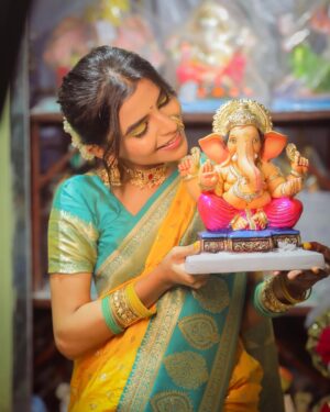shraddha Gangadhar Pawar Instagram - वाट पाहता बाप्पा तुझी वर्ष कधी सरले आता तुझया आगमनाला थोडे दिवस उरले. 🥹❤️
.
.
.
.
Captured by @_abhi__photography___ 🔥
Kalakar - @samarth_krupa_kala_mandir 🔥
.
.
.
.
.
.
.
.
.
.
.
.
.
.
.
.
.
.
.
.
.
.
.
.
.
.
#ganpatibappa #morya #instagood #kalubai #instagram #instadaily #explorepage #explore #trending #trend #photoshoot #photooftheday #photography #viral #viralpost #kbye