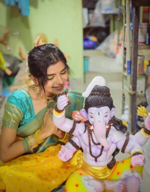 shraddha Gangadhar Pawar Instagram - वाट पाहता बाप्पा तुझी वर्ष कधी सरले आता तुझया आगमनाला थोडे दिवस उरले. 🥹❤️
.
.
.
.
Captured by @_abhi__photography___ 🔥
Kalakar - @samarth_krupa_kala_mandir 🔥
.
.
.
.
.
.
.
.
.
.
.
.
.
.
.
.
.
.
.
.
.
.
.
.
.
.
#ganpatibappa #morya #instagood #kalubai #instagram #instadaily #explorepage #explore #trending #trend #photoshoot #photooftheday #photography #viral #viralpost #kbye