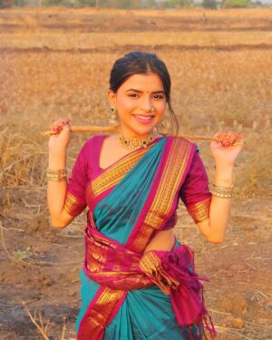 shraddha Gangadhar Pawar Instagram - Marathi mulgi swag always on point.🪞🌻✨
.
.
.
.
Pictures clicked by @_abhi__photography___ 🔥
.
.
.
.
.
.
.
.
.
.
.
.
.
.
.
.
.
.
#shraddhapawar #instagood #instagram #trending #trendingnow #foryou #foryoupage #explorar #explorepage #exploremore #viralpost #viral #saree #marathimulgi #marathilook #viralvideos