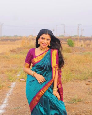 shraddha Gangadhar Pawar Instagram - Marathi mulgi swag always on point.🪞🌻✨
.
.
.
.
Pictures clicked by @_abhi__photography___ 🔥
.
.
.
.
.
.
.
.
.
.
.
.
.
.
.
.
.
.
#shraddhapawar #instagood #instagram #trending #trendingnow #foryou #foryoupage #explorar #explorepage #exploremore #viralpost #viral #saree #marathimulgi #marathilook #viralvideos