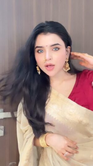 shraddha Gangadhar Pawar Instagram - Ayye hello🙋🏻♀️😌
#foryou #foryoupage #fyp #trending #reels #viral