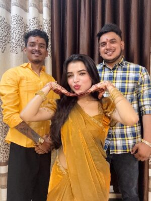 shraddha Gangadhar Pawar Instagram - Caption तुम्हीच लिहा comments madhe💗
.
.
.
.
.
Saree gifted by #ShraaJaans 💜🥹
Mehendi by @shobha__mehendiartist 💗
Nails by - @_cut_n_coat 💗
.
.
.
.
.
.
.
.
.
.
.
.
#foryou #foryoupage #instagram #instagood #rakhi #rakshabandhan2025 #brosis #brothersister #explorer #viral #viralpost❤️