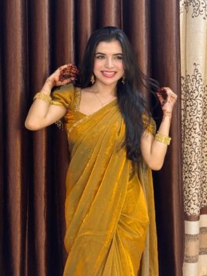 shraddha Gangadhar Pawar Instagram - Caption तुम्हीच लिहा comments madhe💗
.
.
.
.
.
Saree gifted by #ShraaJaans 💜🥹
Mehendi by @shobha__mehendiartist 💗
Nails by - @_cut_n_coat 💗
.
.
.
.
.
.
.
.
.
.
.
.
#foryou #foryoupage #instagram #instagood #rakhi #rakshabandhan2025 #brosis #brothersister #explorer #viral #viralpost❤️