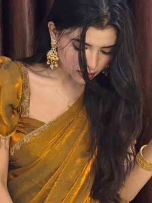 shraddha Gangadhar Pawar Instagram - Caption तुम्हीच लिहा comments madhe💗
.
.
.
.
.
Saree gifted by #ShraaJaans 💜🥹
Mehendi by @shobha__mehendiartist 💗
Nails by - @_cut_n_coat 💗
.
.
.
.
.
.
.
.
.
.
.
.
#foryou #foryoupage #instagram #instagood #rakhi #rakshabandhan2025 #brosis #brothersister #explorer #viral #viralpost❤️
