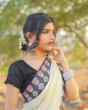 shraddha Gangadhar Pawar Instagram - साडी घालून मिरवण्यात जो आनंद आहे ना
तो दुसर्या कोणत्याच outfit मध्ये नाही.😆🤍
.
.
.
.
Photographer @_abhi__photography___ broo❤️
.
.
.
.
.
.
.
.
.
.
.
.
.
.
.
.
.
.
.
.
.
.
.
.
.
.
#shraddhapawar #instagood #instagram #instalike #instadaily #instamood #photooftheday #photography #photo #photoshoot #picture #pictures #pictureoftheday #saree #sareelove #sareefashion #photographylovers #shraajaans #explore #explorepage #explorar #exploremore #explorepage #viral #viralpost #trend #kbye