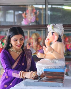 shraddha Gangadhar Pawar Instagram - बाप्पा आले❤️🥹
.
.
.
.
Pictures- @_abhi__photography___ 📸
Murti Kalakar - @atharv_art_hamarapur 🔥
.
.
.
.
.
.
.
.
.
#ganpatibappa #bappa #shraddhapawar #ganpati #bappa #aagman #jayshreemahakal #mahakal #photoshoot #photography #viral #pictures #trending #10million