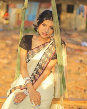 shraddha Gangadhar Pawar Instagram - साडी घालून मिरवण्यात जो आनंद आहे ना
तो दुसर्या कोणत्याच outfit मध्ये नाही.😆🤍
.
.
.
.
Photographer @_abhi__photography___ broo❤️
.
.
.
.
.
.
.
.
.
.
.
.
.
.
.
.
.
.
.
.
.
.
.
.
.
.
#shraddhapawar #instagood #instagram #instalike #instadaily #instamood #photooftheday #photography #photo #photoshoot #picture #pictures #pictureoftheday #saree #sareelove #sareefashion #photographylovers #shraajaans #explore #explorepage #explorar #exploremore #explorepage #viral #viralpost #trend #kbye