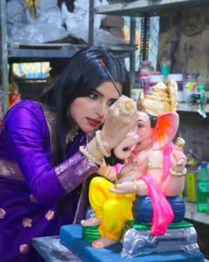 shraddha Gangadhar Pawar Instagram - बाप्पा आले❤️🥹
.
.
.
.
Pictures- @_abhi__photography___ 📸
Murti Kalakar - @atharv_art_hamarapur 🔥
.
.
.
.
.
.
.
.
.
#ganpatibappa #bappa #shraddhapawar #ganpati #bappa #aagman #jayshreemahakal #mahakal #photoshoot #photography #viral #pictures #trending #10million