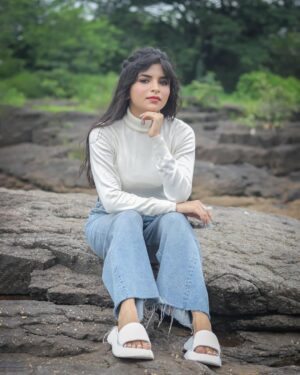 shraddha Gangadhar Pawar Instagram - Baarishein.🌧️☔️🫧
.
.
.
.
.
PC ~ @_abhi__photography___ ⭐️
.
.
.
.
.
.
.
.
.
.
.
.
.
#shraddhapawar #instagood #instagamer #foryoupage #foryou #foryourpage #explorar #explorepage #explorar #jayshreemahakal #mahakal #viral #viralpost #trending #trendingreels #trend #naturephotography #nature #rain #viralpost