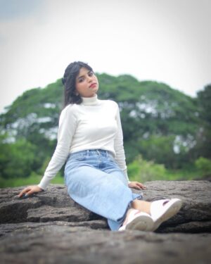 shraddha Gangadhar Pawar Instagram - Baarishein.🌧️☔️🫧
.
.
.
.
.
PC ~ @_abhi__photography___ ⭐️
.
.
.
.
.
.
.
.
.
.
.
.
.
#shraddhapawar #instagood #instagamer #foryoupage #foryou #foryourpage #explorar #explorepage #explorar #jayshreemahakal #mahakal #viral #viralpost #trending #trendingreels #trend #naturephotography #nature #rain #viralpost