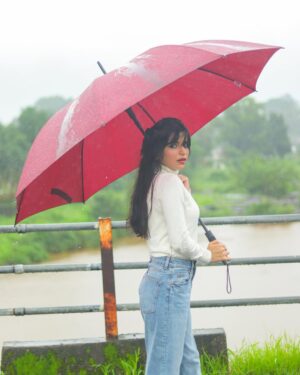 shraddha Gangadhar Pawar Instagram - Baarishein.🌧️☔️🫧
.
.
.
.
.
PC ~ @_abhi__photography___ ⭐️
.
.
.
.
.
.
.
.
.
.
.
.
.
#shraddhapawar #instagood #instagamer #foryoupage #foryou #foryourpage #explorar #explorepage #explorar #jayshreemahakal #mahakal #viral #viralpost #trending #trendingreels #trend #naturephotography #nature #rain #viralpost