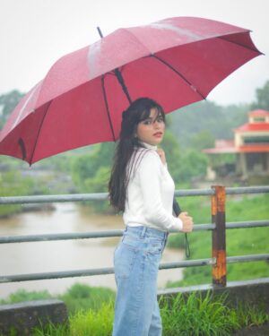 shraddha Gangadhar Pawar Instagram - Baarishein.🌧️☔️🫧
.
.
.
.
.
PC ~ @_abhi__photography___ ⭐️
.
.
.
.
.
.
.
.
.
.
.
.
.
#shraddhapawar #instagood #instagamer #foryoupage #foryou #foryourpage #explorar #explorepage #explorar #jayshreemahakal #mahakal #viral #viralpost #trending #trendingreels #trend #naturephotography #nature #rain #viralpost