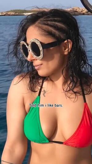shweta mehta Instagram - Holy Fkn Air Ball! #holyfknairball 
#TheShwetaMehta #akon #trend #fitnessmotivation #trending #gym #calisthenics #bar 
[Holy Fkn Air Ball, Trending Reels, Fitness Motivation, Transformation, viral]