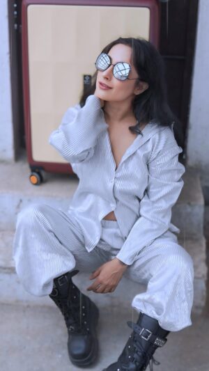 shweta mehta Instagram - Travel in style with luggage that speaks fashion! Elevate your getaway game with @nasher_miles that aren’t just practical, but designed to turn heads. From sleek, modern carry-ons to bold, statement-making suitcases, our travel bags add that perfect touch of style and sophistication to your journey. It's time to make your travel experience as chic as your destination. Pack smart, travel smarter, and look fabulous while you’re at it! 
#TheShwetaMehta #nashermiles #luxurytravel #luggage #travelbag #fashion #highfashion