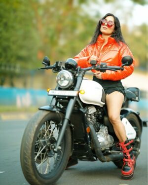 shweta mehta Instagram - A whole generation worked to empower Women but forgot to teach Men to live with 
Empowered Women. 
#TheShwetaMehta #men #women #womenempowerment #mentalhealth #womeninbusiness #bikergirl #inspiring #biker