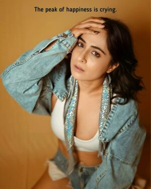 shweta mehta Instagram - PEAK: Things are different at The Peak.
💄 @makeoversbyaayushi_ 
#TheShwetaMehta #mentalhealth #photography #emotions #expressions #lifelessons 
[Life lessons, motivational, mental health, awareness, photography]