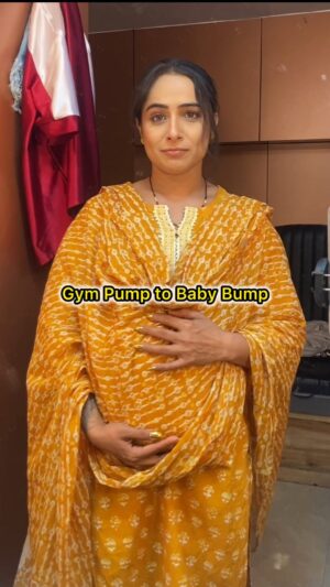 shweta mehta Instagram - Gym pump to Baby Bump💪 ➡️ 🤰
From the sets of Parindey! 
Styled by @niyatipathak @piya._.vish 
@thelittlecinemacompany 
Makeup and Hair @mariyarajut24 
#theshwetamehta #actor #cinema #acting #webseries #pregnant #pregnancy #fun