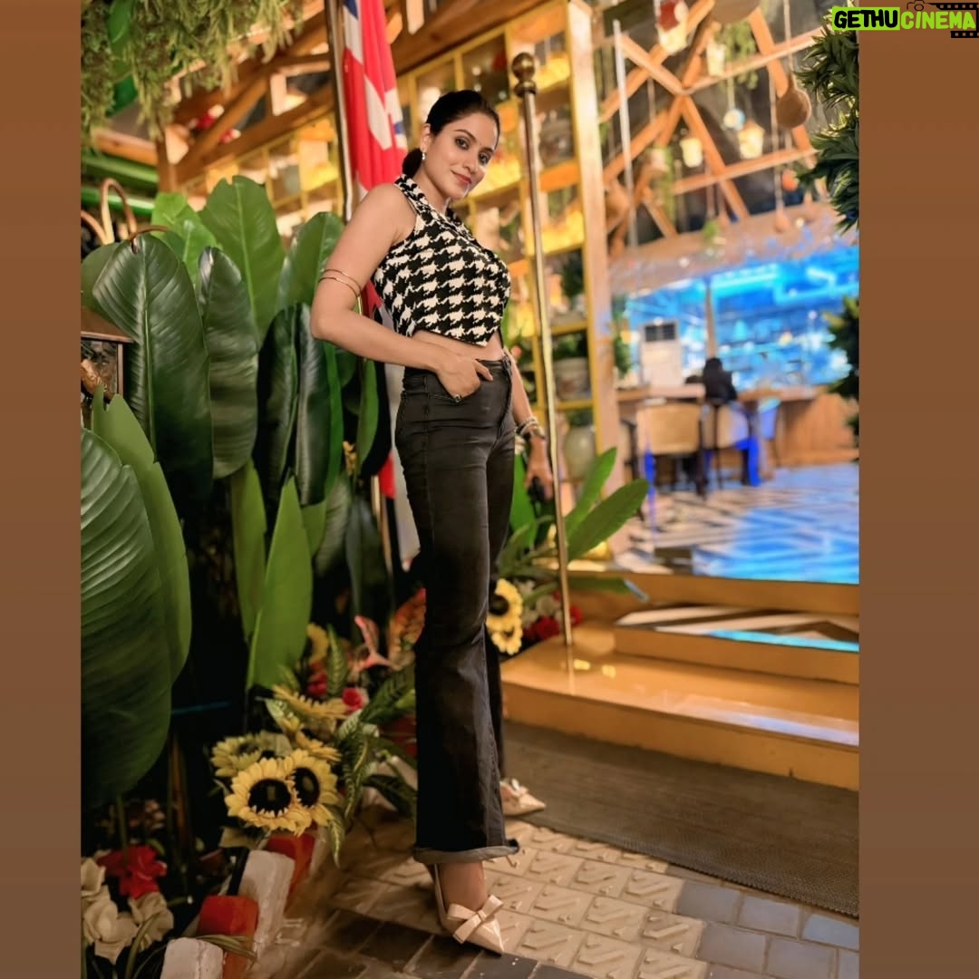 sneha singh - 19.9K Likes - Wanderlust ✨️😊

PC - @kritikaaaaaaaaaaaaa 

#familytime #home #kota
#myhappyplace❤ #withmylove❤️