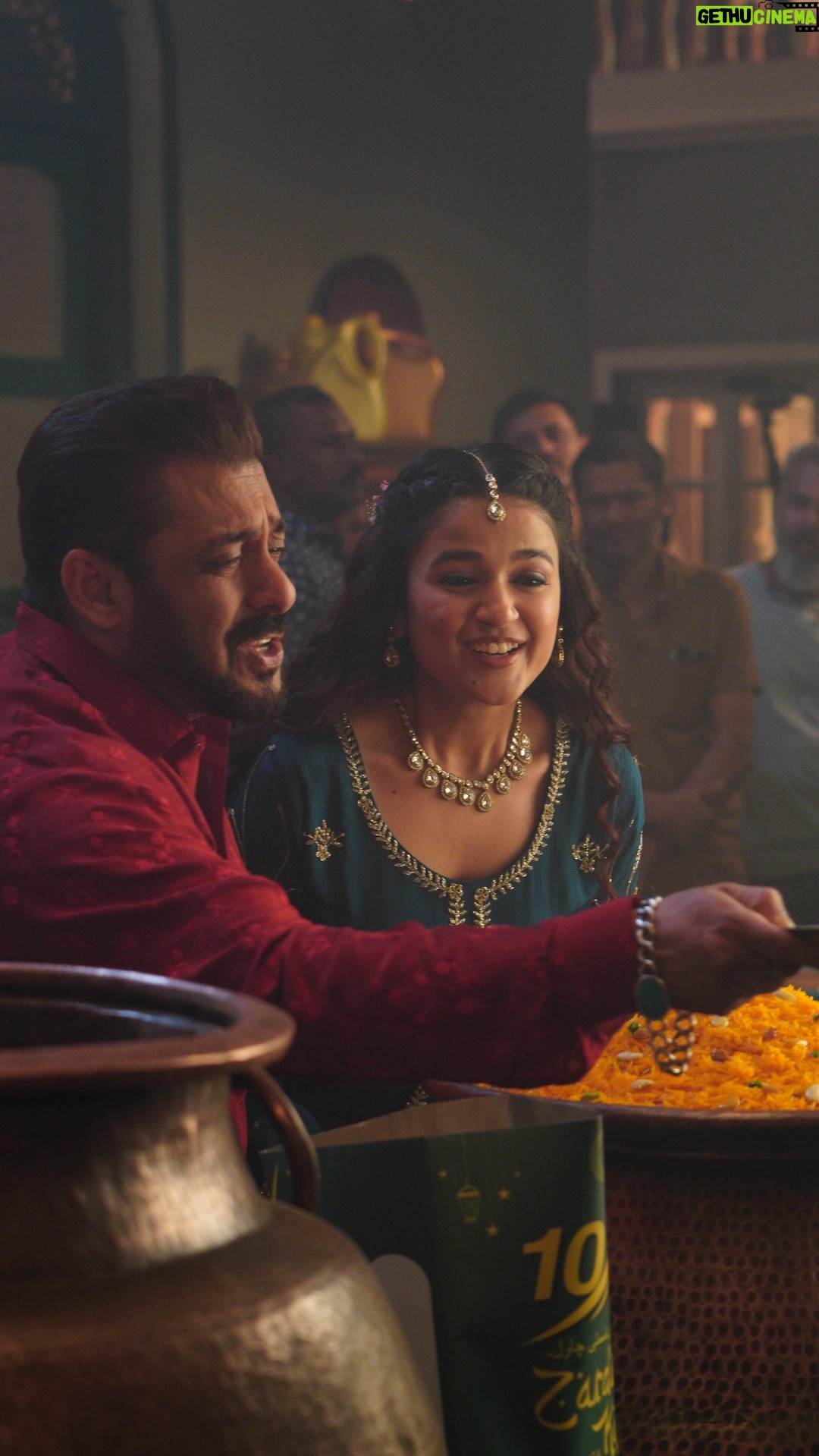 vishakha pandey - 59K Likes - Guys!!! I shot an Ad with The Salman Khan and can’t express how happy and grateful I am!🥹❤️ I still feel I’m dreaming!🫣
Thank you bhagwaan ji for every thing!🙏
Thu thu thu!🧿🫣

Thank you @tanwarahul.23 for this!✨

#vishakhapandey #salman #salmankhan #dreamcomestrue #ad #newwork