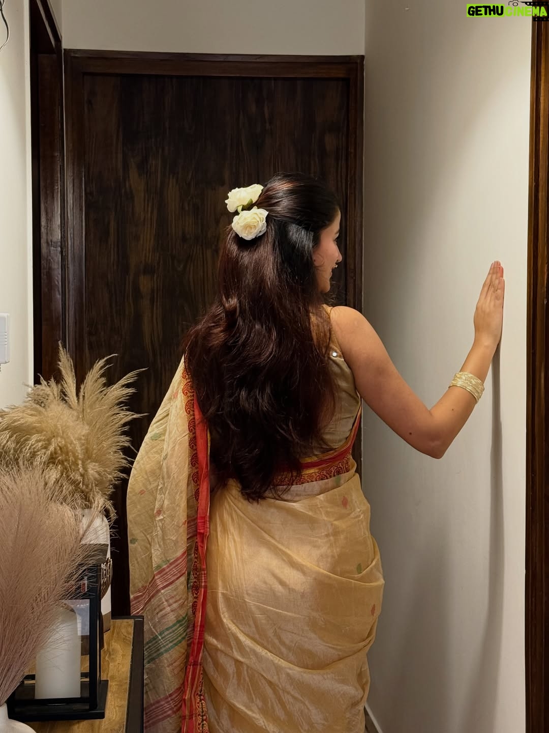 vishakha pandey - 32K Likes - This one right here? My absolute fav of the lot! 💕🙈
.
.
.
#vishakhapandey #saree #sarees #sareelove #ootd #favourite