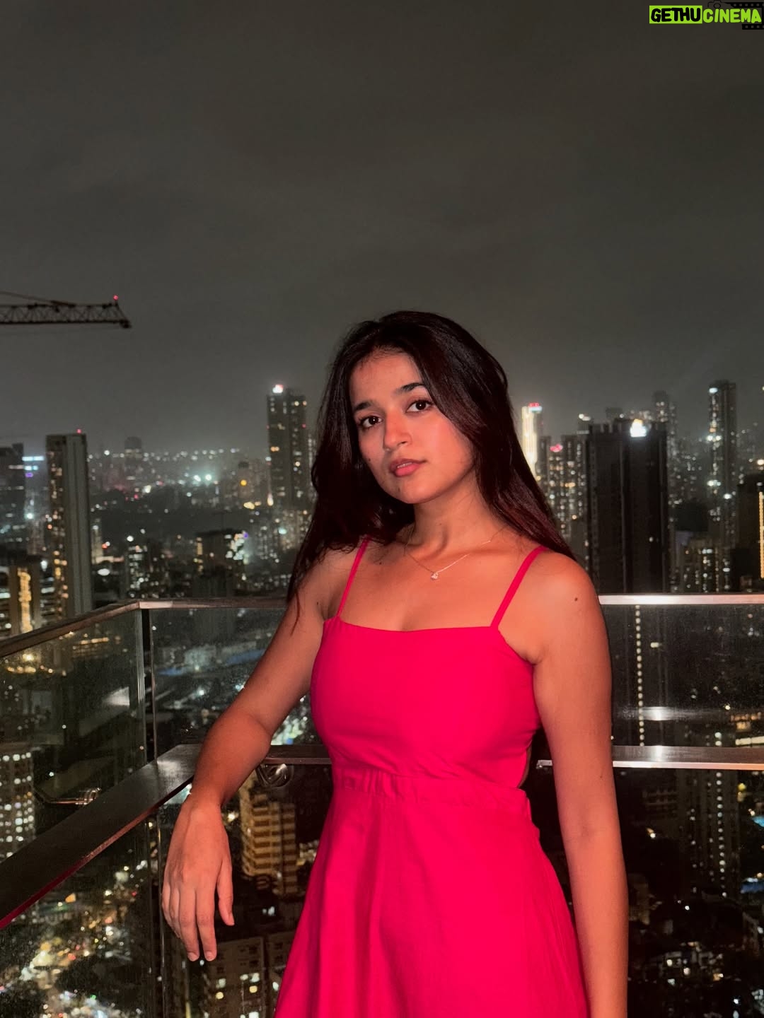 vishakha pandey - 18.3K Likes - Bolo na!🩷✨
.
.
.
#vishakhapandey #skyline #mumbai