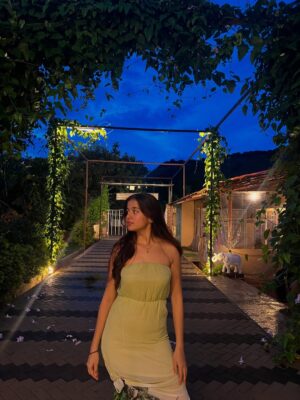 vishakha pandey Instagram - Her!🌱💚💙
.
.
.
#vishakhapandey #nature #lonavala #trip #healing