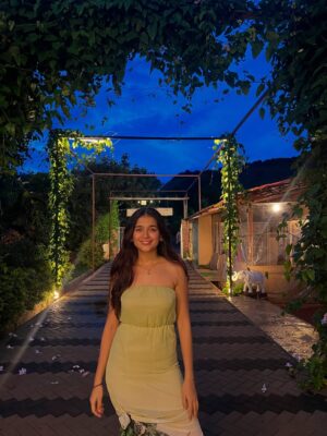 vishakha pandey Instagram - Her!🌱💚💙
.
.
.
#vishakhapandey #nature #lonavala #trip #healing