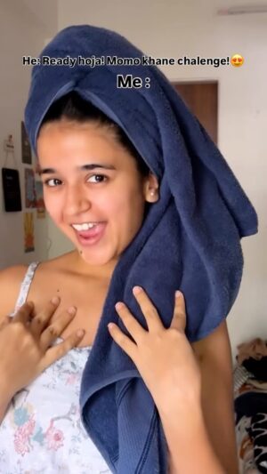 vishakha pandey Instagram - Chalein?🚚🙈
.
.
#vishakhapandey #relatable #ootd #comedy #haircare #haircareroutine #skincare
