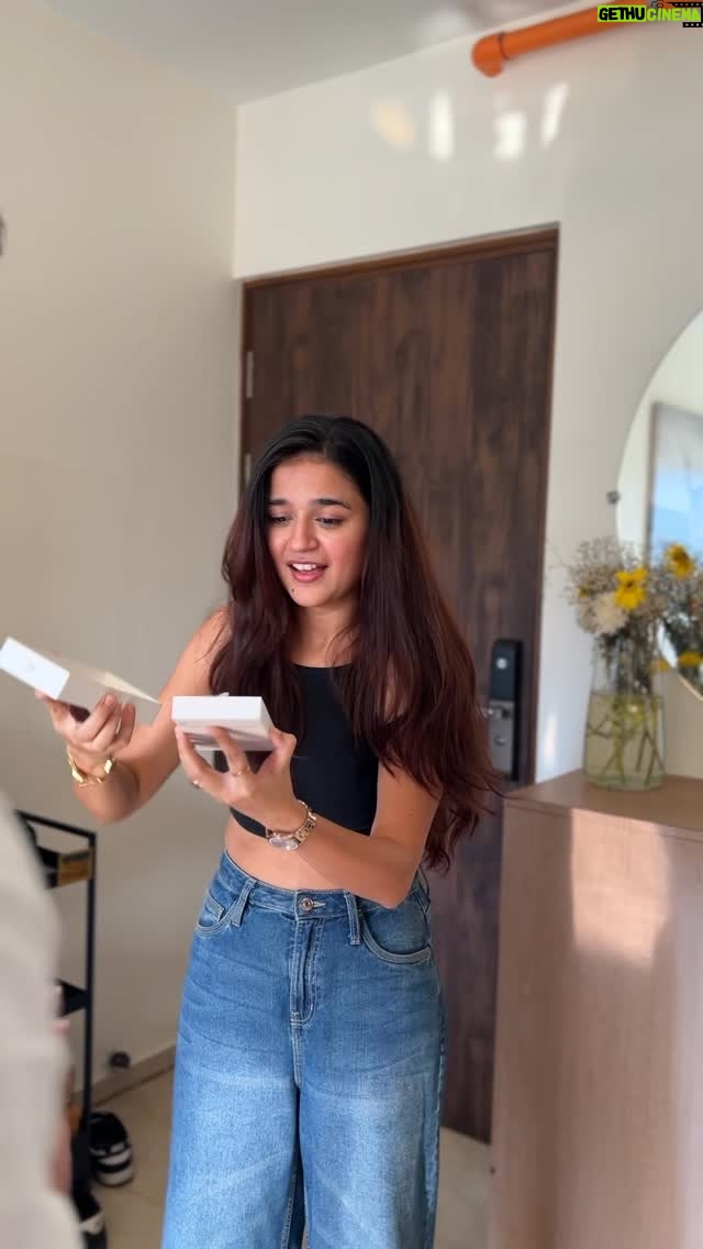 vishakha pandey - 85.7K Likes - Dunia phone gift karti hai ham charger, nahi nahi charger bhi nahi sirf cable lekin warjinal..! Jai Ho
-
-
[iPhone, iPhone 17, Uttar Pradesh]