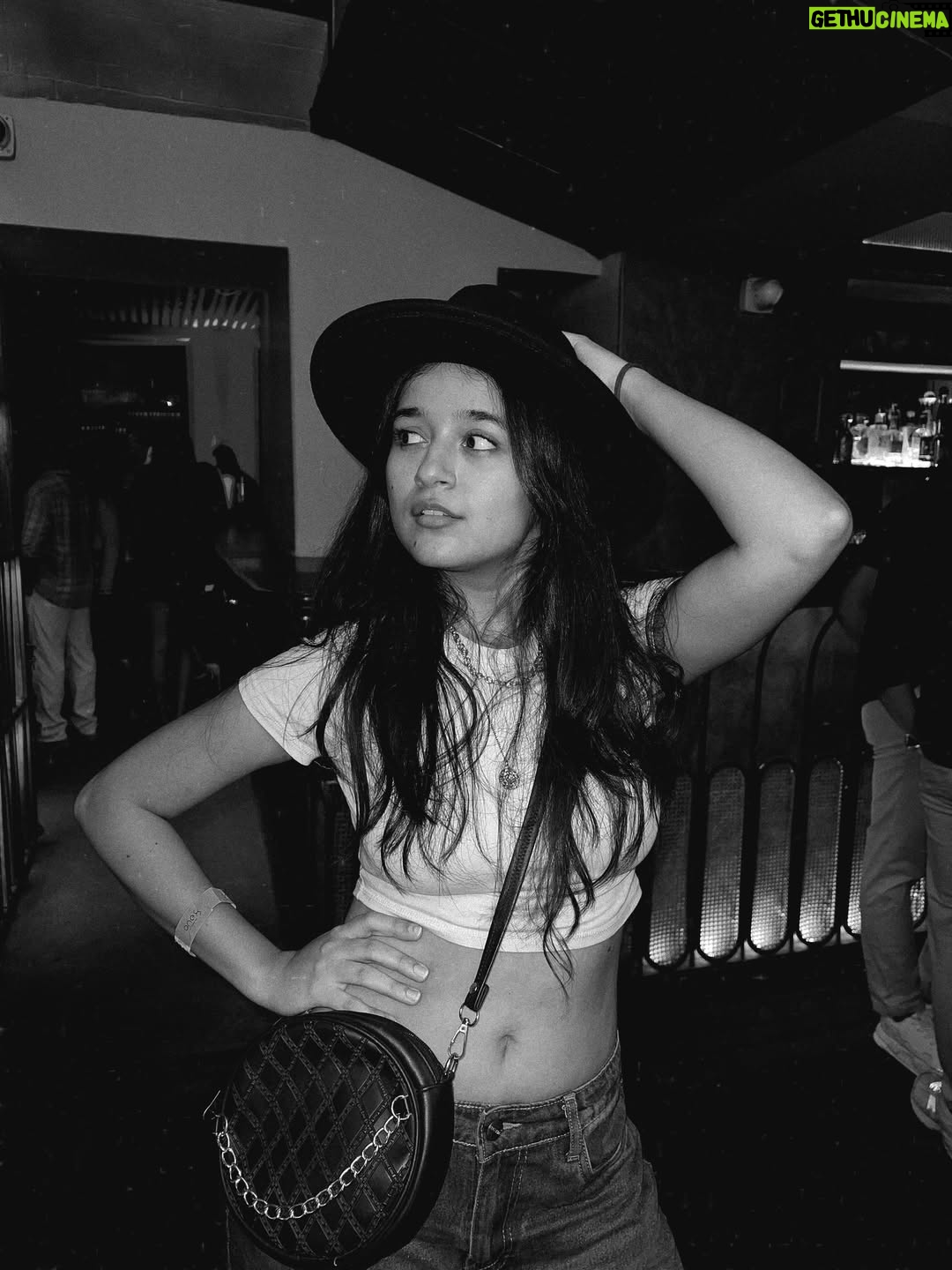 vishakha pandey - 13.8K Likes - Feel the rhythm of the night!🪩
.
.
.
#vishakhapandey #clubnight #mumbai #party #nightlife #blackandwhite