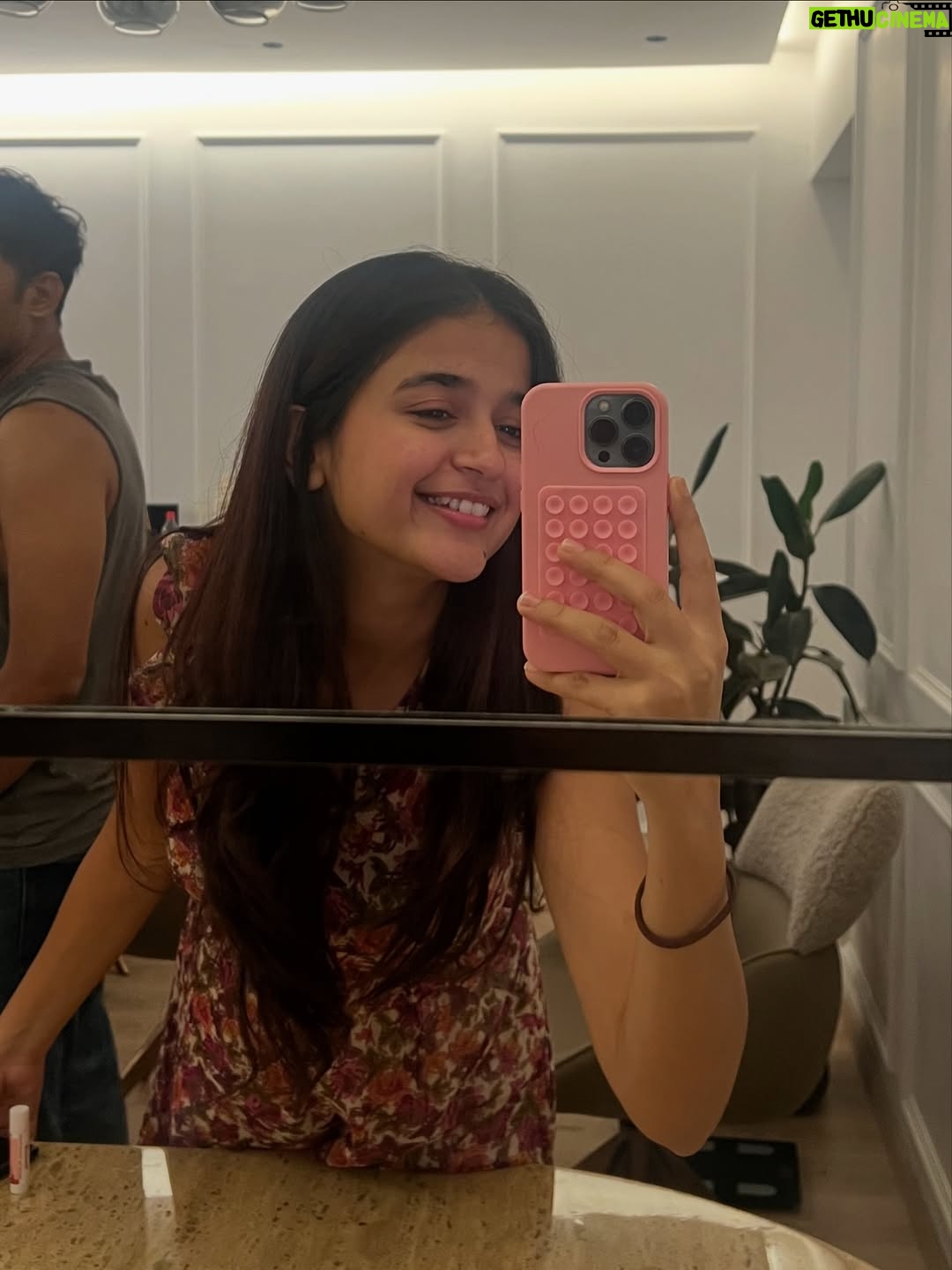 vishakha pandey - 12.4K Likes - One week. So many stories.🌻
.
.
.
#vishakhapandey #photodump #memories #fun #mumbai