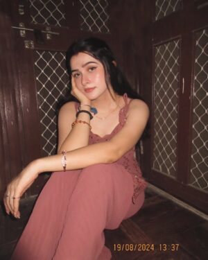 whos himaa Instagram - बंद आँखें करूँ, दिन को रातें करूँ🤎