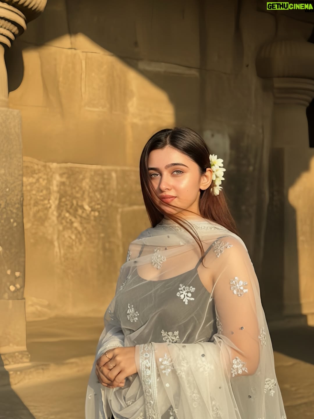 whos himaa - 325.1K Likes - Deewaniyat🕊️💫
Ai geminiii !!! Now i have to try all these looks in real life too<3