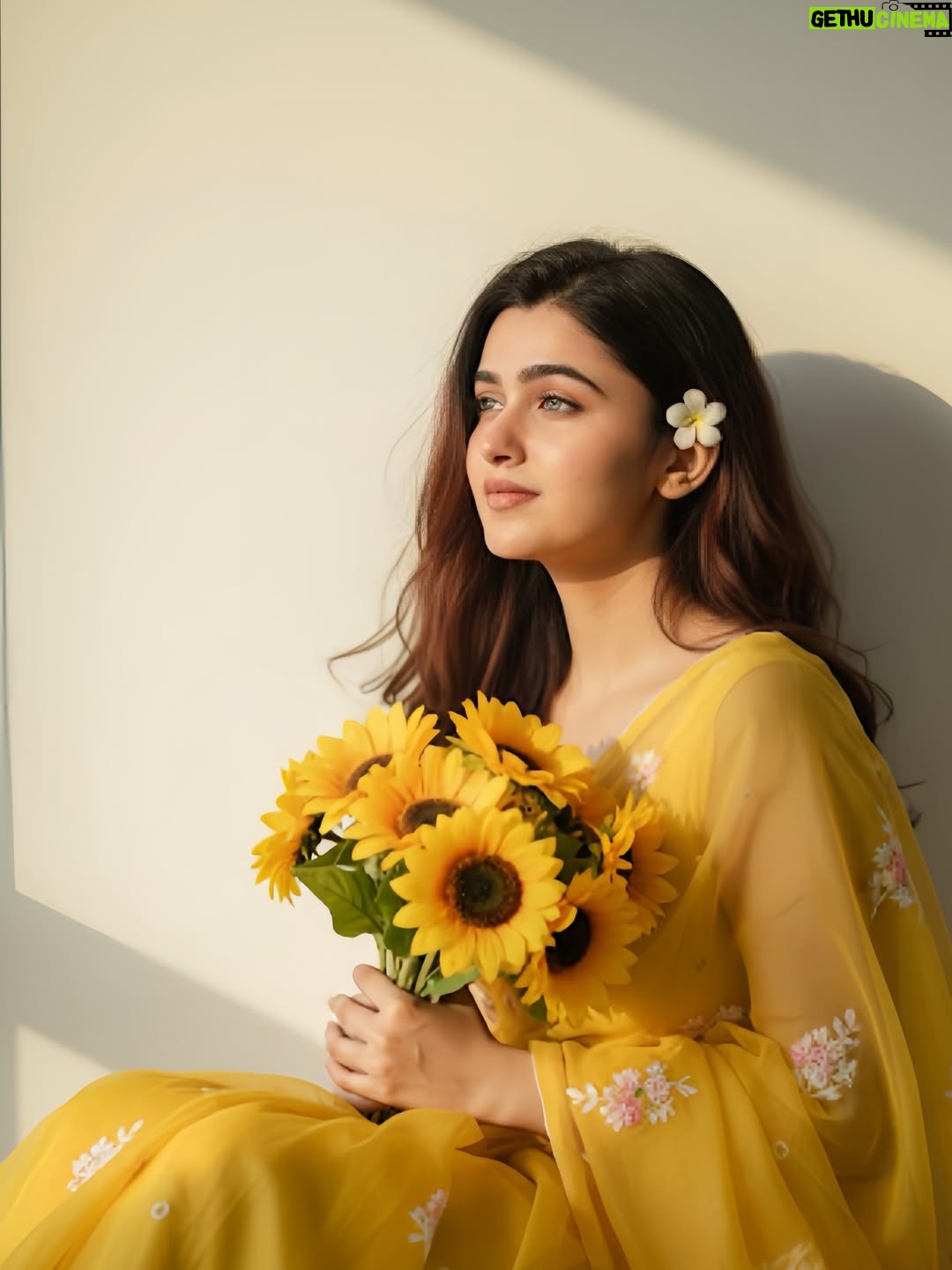 whos himaa - 325.1K Likes - Deewaniyat🕊️💫
Ai geminiii !!! Now i have to try all these looks in real life too<3