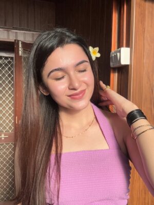 whos himaa Instagram - वो दुनिया भी था तू वो लम्हा भी था तू🌸🕊️