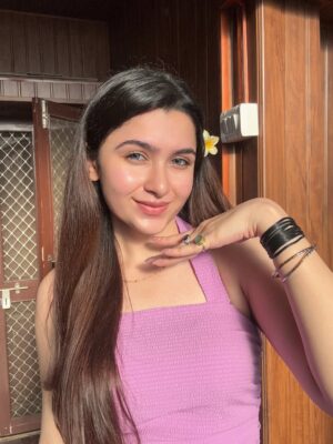 whos himaa Instagram - वो दुनिया भी था तू वो लम्हा भी था तू🌸🕊️