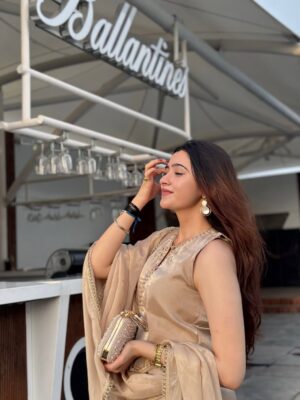 whos himaa Instagram - Salaam aaya <3