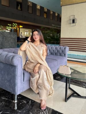 whos himaa Instagram - Salaam aaya <3