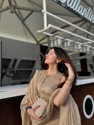 whos himaa Instagram - Salaam aaya <3