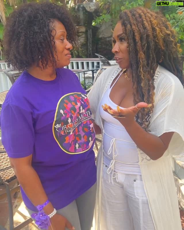 A.J. Johnson - 13.6K Likes - This one is personal. 🙏🏾💔
THE PERFECT NEIGHBOR on Netflix. 

So very proud of this piece of my heart/ client Pamela Diaz, for sharing the horrific crime story of the murder of her daughter #AJOwens with us.💔
Brilliantly produced by my sisters  @soledadobrien and @iamtakema authenticly directed by @geetagandbhir 
this documentary THE PERFECT NEIGHBOR on @netflix and already nominated for 6 Critics Choice awards and winner at Sundance-is a MUST watch. 

Filled with the facts captured by body cam- seldom seen by us- immaculately edited by @righteouscinema ( Viridiana Lieberman) please push thru your discomforts to grab the coddled culture lessons we battle. Watch and learn. THIS is how we build the real justice for AJ and other victims. 

Yes- it is filled with trauma. 
Yes - you will be filled with anger, but this is the current temperature of our African American existence and turning our attention away from our reality turns our focus away from our steps forward. 

Please support Pamela and her grandkids. They need our support. 

JUSTICE FOR AJ Go fund me link in bio ☝🏾

I pray you watch and let me know your thoughts 🙏🏾