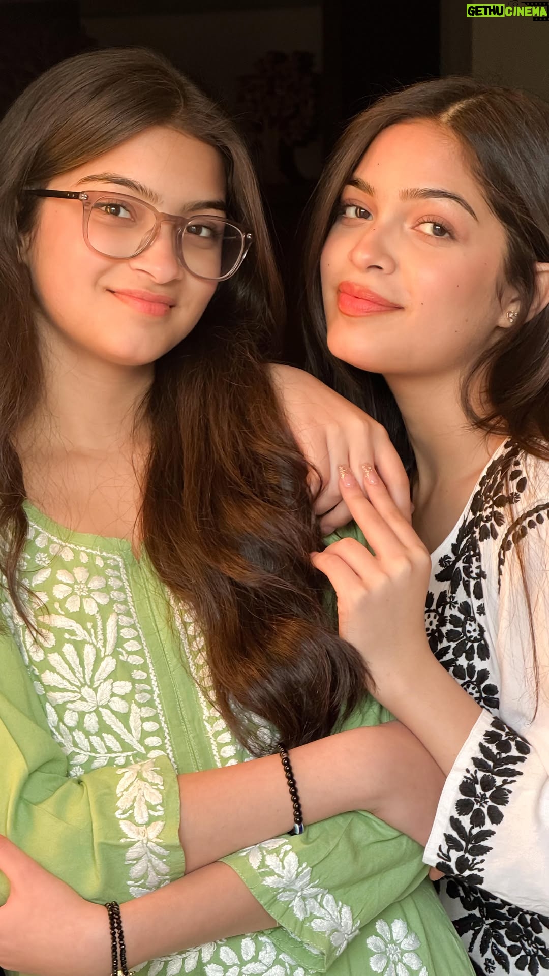 Aadupedia - 38.7K Likes - Your favorite duo is back dancing on this soulful song ❤️🥰 @joshbrar enna sona gaana 🙈

PS - you cant miss #cocothecutiepie 

DC @anwitasundaram 
Shot and styled by @iamashimaarora 

#terebinanaguzarae #anwitasundaram #aadupedia #dance #twins #punjabi #sisters #explore #instagram #instagood