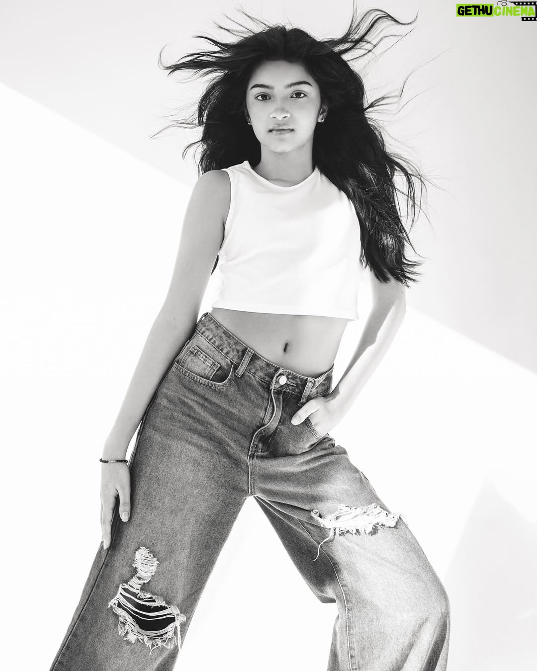 Aadupedia - 4.6K Likes - if anything, i’m everything 📸

shot by - @jeaniestehrphoto 
makeup & hair - @el__debratto 
styled by - @iamashimaarora 

-:-

#aadupedia #photoshoot #polaroid #newyork #modeling #newyorkmodel #model #modelcasting #kidmodel #childmodels #photos #usmodels #atlanta #atlantamodels #childmodeling #photooftheday #instagood #instagram