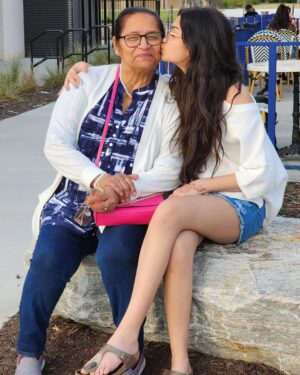 Aadupedia Instagram - Family Time ❤️❤️
#family #familytime #girlsouting #beautifulgirls #explore #naani #maasi #cousins #trending