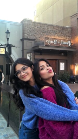 Aadupedia Instagram - What happens when you go out with us 🤗🙈 this song is a mood 💘
#omeredilkechain #anwitasundaram #instagram #anwita #explore #instagood #aadupedia #sisters #vibe #trending #lipsync #tiktok